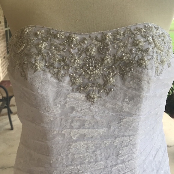 David’s Bridal White Beaded Lace Tulle Strapless Wedding Gown Dress - Picture 9 of 16